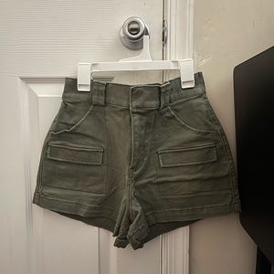 HOLLISTER GREEN CARGO SHORTS